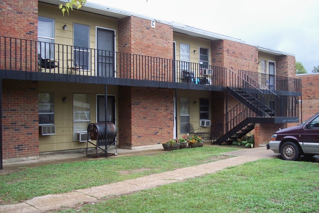 Building Photo - Military Square Apartments