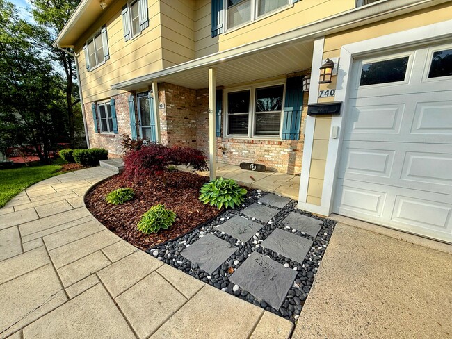 Building Photo - 740 Tiffany Ct