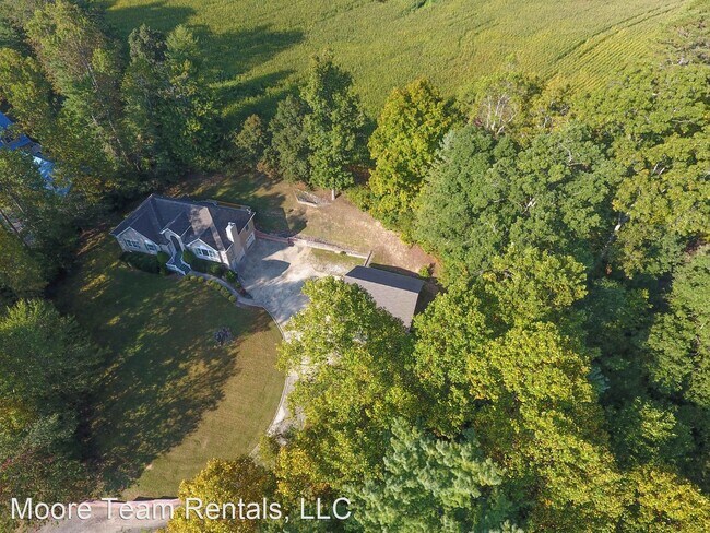 Building Photo - 4 br, 2.5 bath House - 210 Winding Way Ln