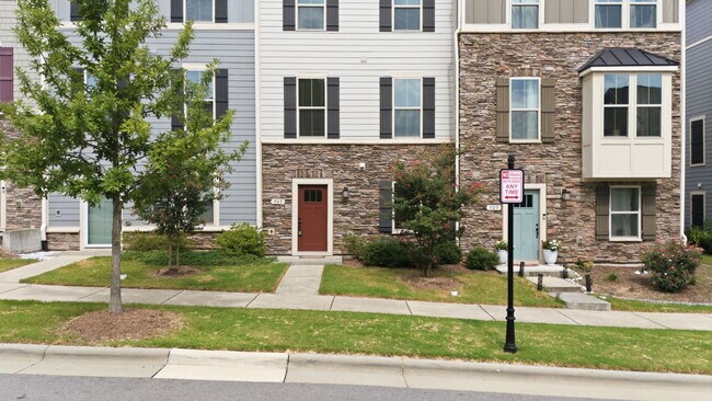 Foto del edificio - 707 Channing Park Cir