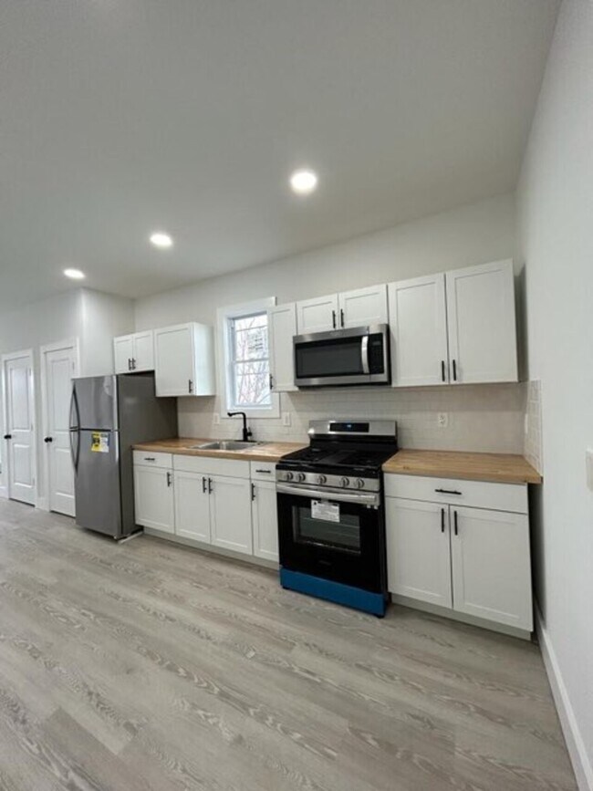 Building Photo - 348 Carnegie Place