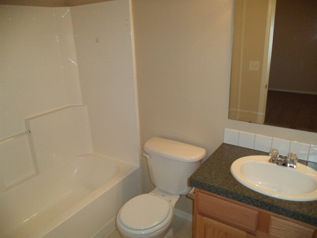 Foto del edificio - 684 E Full Moon St