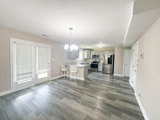 Foto del edificio - 5 Bedroom 2 1/2 Bathroom Home