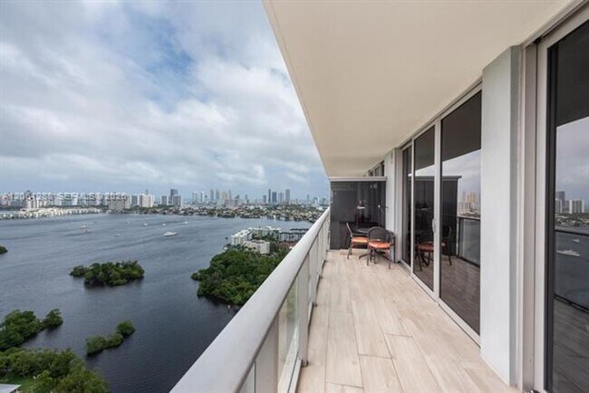 Building Photo - 16385 Biscayne Blvd