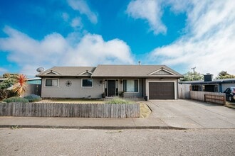 Building Photo - 1238 Fernwood Dr
