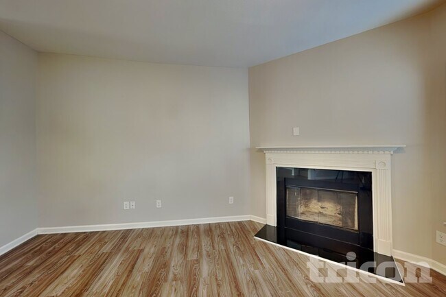 Foto del edificio - 807 Chastain Ave