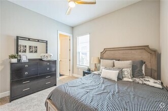 Building Photo - 15111 Pescara St