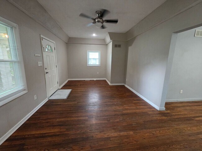 Foto del edificio - 3 Bedroom Home Near Zoo & Parks!