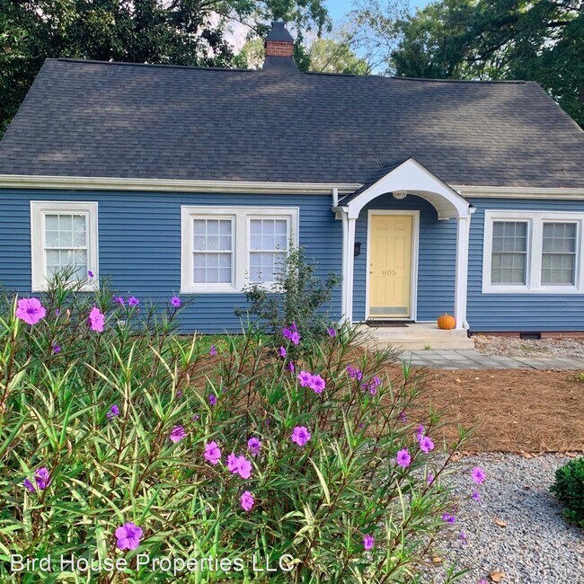 Building Photo - 3 br, 2 bath House - 805 E 1st St.