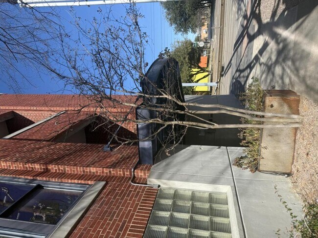 Foto del edificio - 2502 Live Oak St