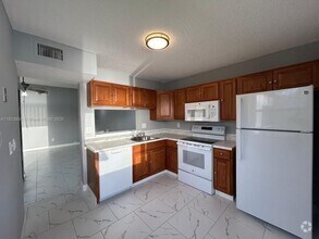 Building Photo - 1300 S Franklin Ave