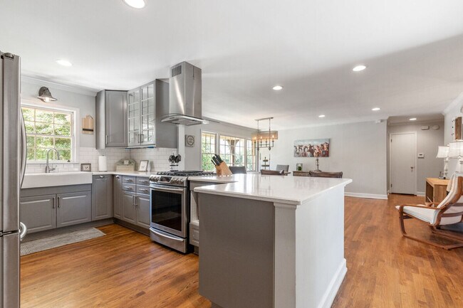 Foto del edificio - 3926 Pineview Dr SE