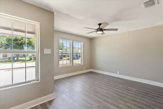 Foto del edificio - 4513 Green Grove Dr