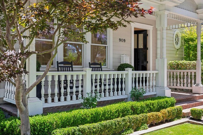 Foto del edificio - Luxurious Home in Downtown Palo Alto Available Now