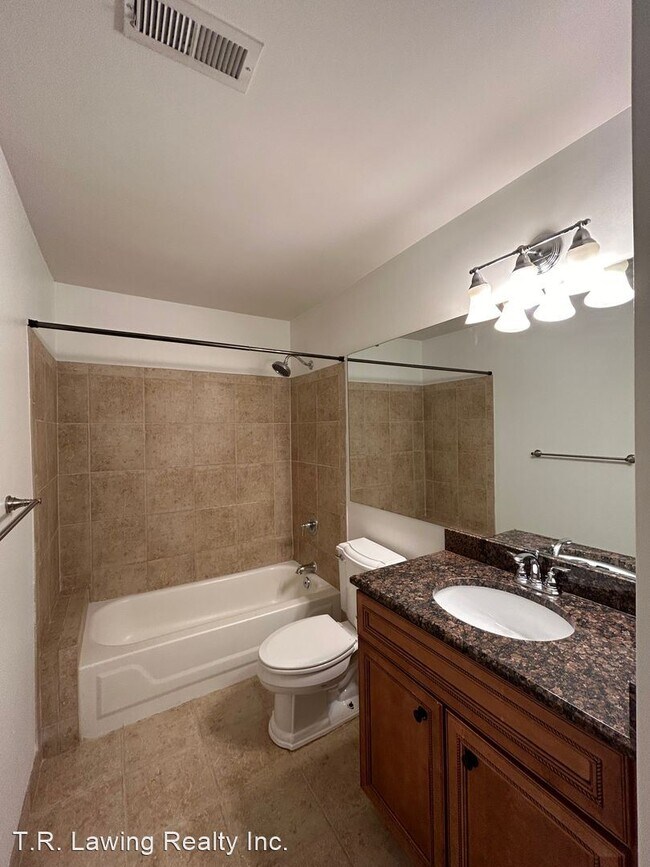 Building Photo - 2 br, 2.5 bath House - 521 N. Graham Stree...