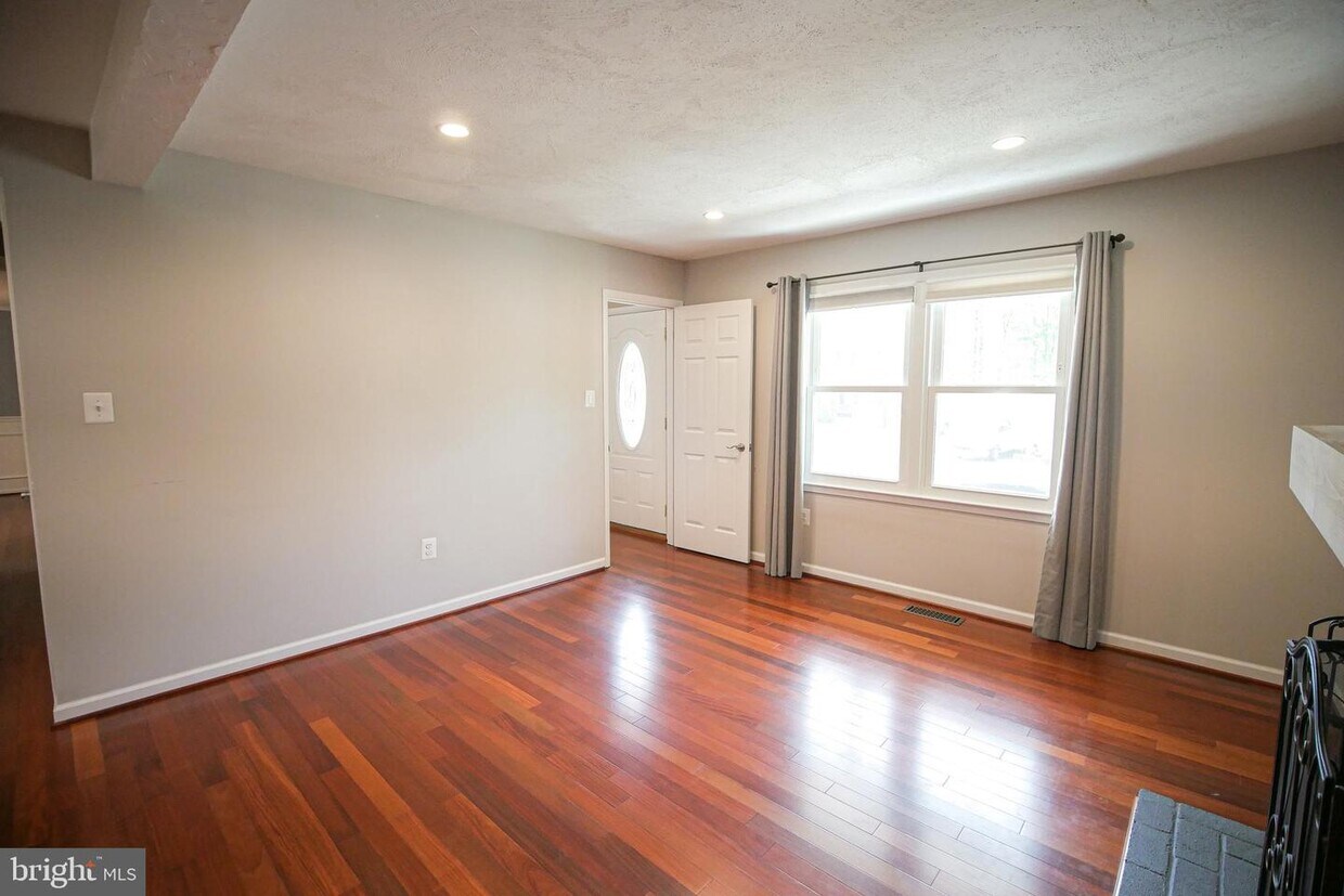 Primary Photo - 13210 Nickleson Dr