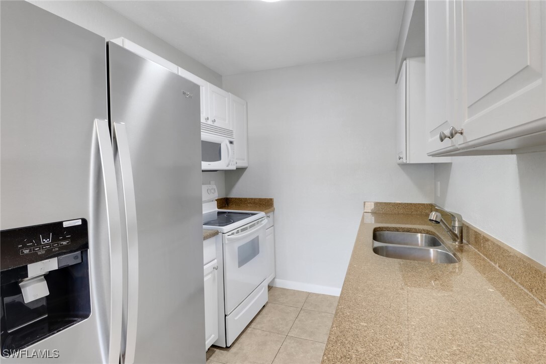 Primary Photo - 4635 Bayshore Dr