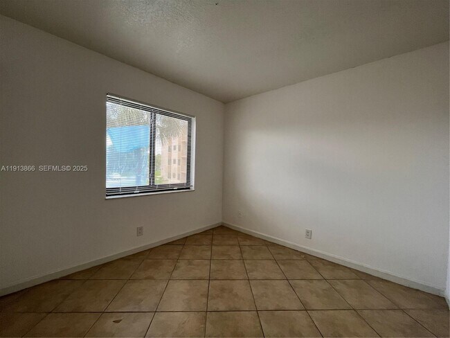 Foto del edificio - 3720 N Pine Island Rd