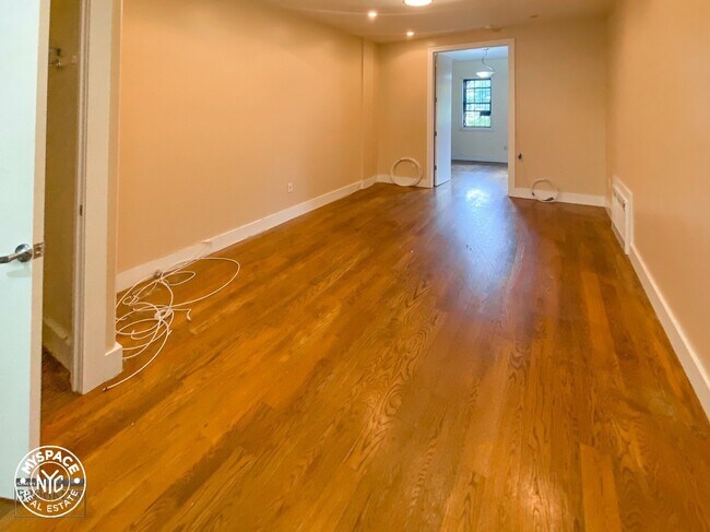 Foto del edificio - 11A Menahan St