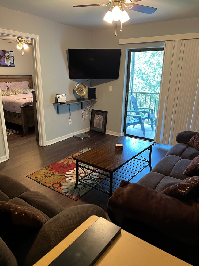 Building Photo - 500 Windsong Cir