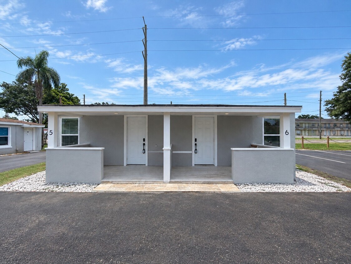 Photo - 5680 28th St N (Saint Petersburg, FL)