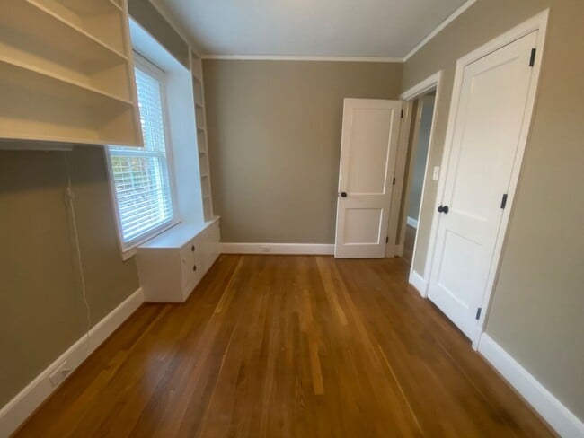 Foto del edificio - 210-A South Saluda Ave. PRE-LEASE AVAILABL...
