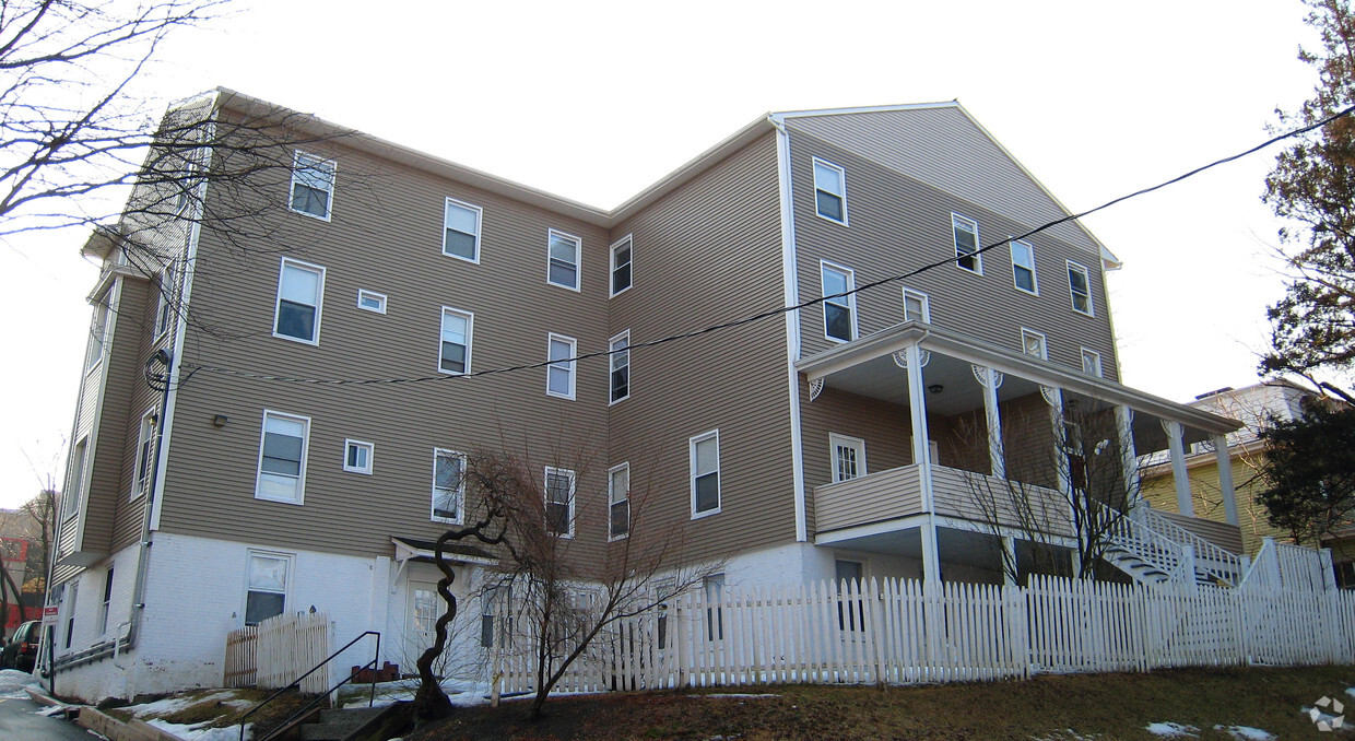 Primary Photo - 141 Fremont St
