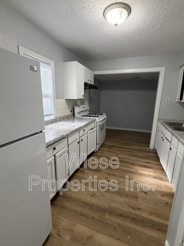 Foto del edificio - 2213 E Adams St