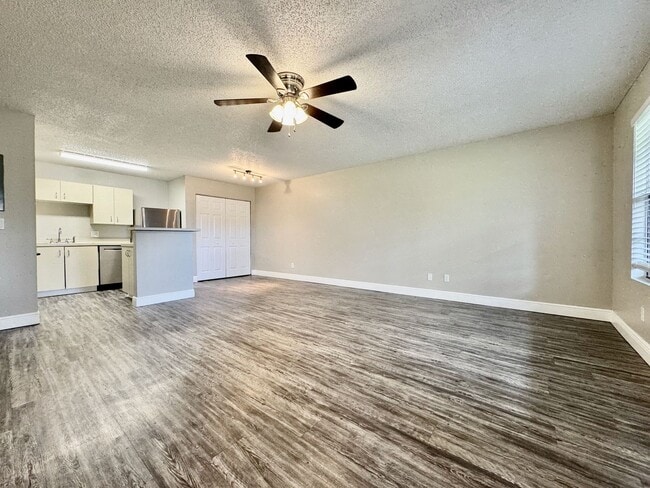 Foto del edificio - 2/1 Condo in Gated Lakefront Altamonte Com...