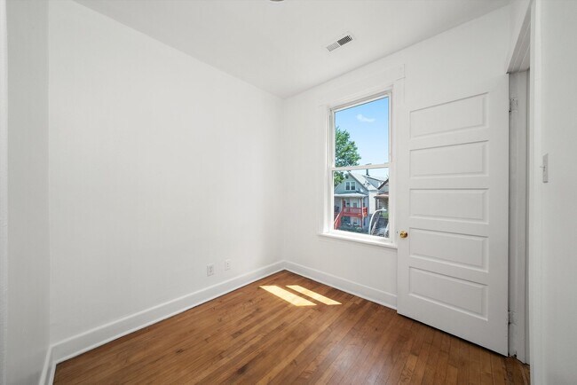 Foto del edificio - 2418 N Lawndale Ave