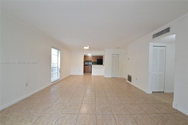 Building Photo - 6900 N Kendall Dr