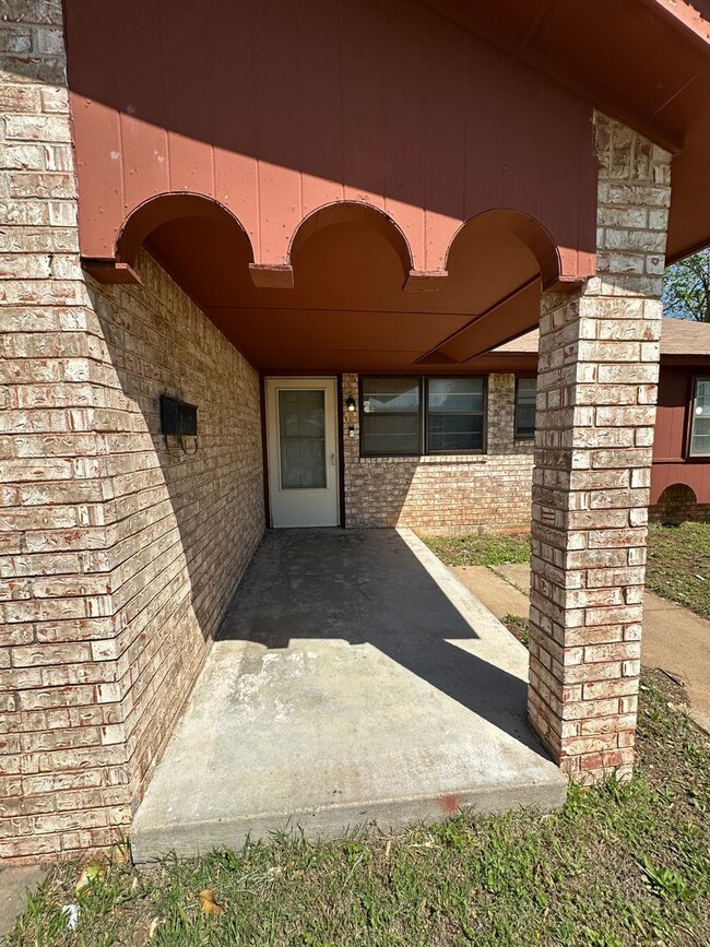 Foto del edificio - Cozy 3 bed 1.5 bath in OKC!