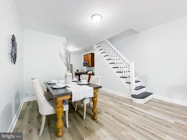 Dining Room - 2556 N Bouvier St