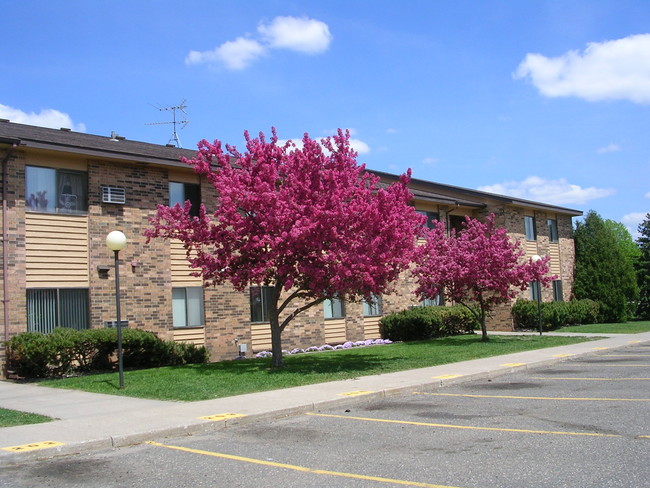 Building Photo - Elk Ridge Manor