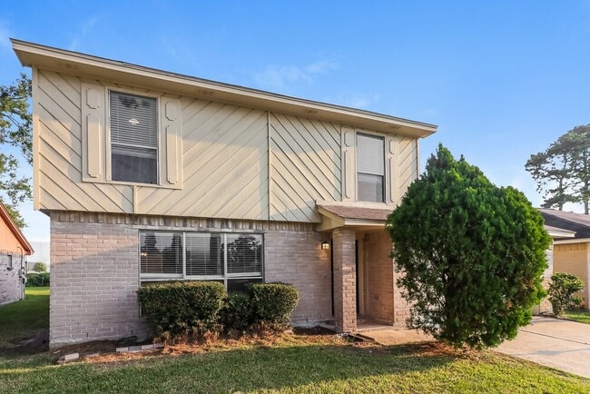 Building Photo - 11955 Drummond Park Dr