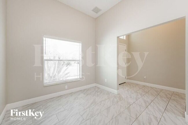 Building Photo - 2718 26th St W