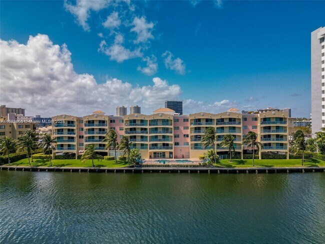 Foto del edificio - 201 Golden Isles Dr
