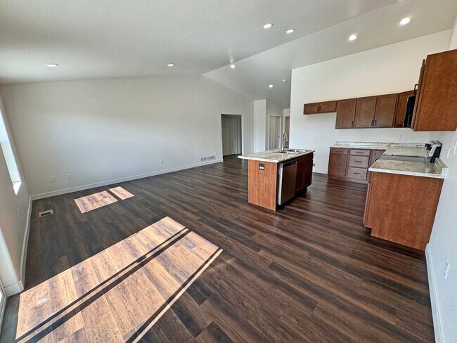 Building Photo - Spacious 3 Bed 2Bath Unit located in Puebl...