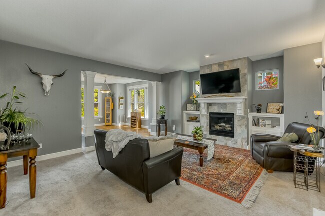 CASA PRINCIPAL - SALÓN - 421 5th Ave