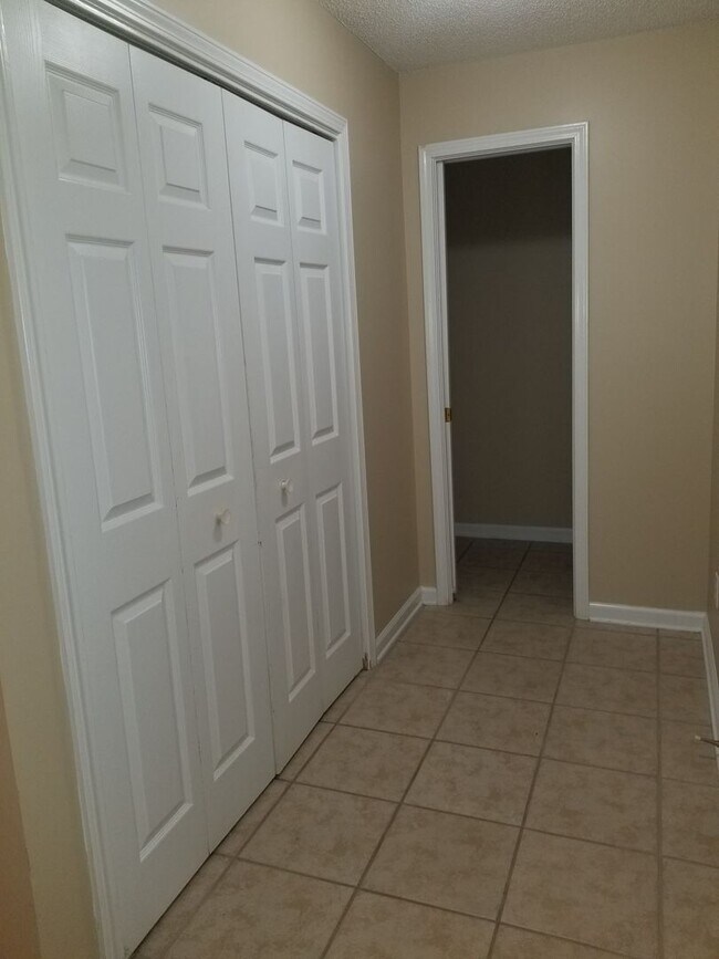 Building Photo - Creekside Townhomes, Enterprise, AL