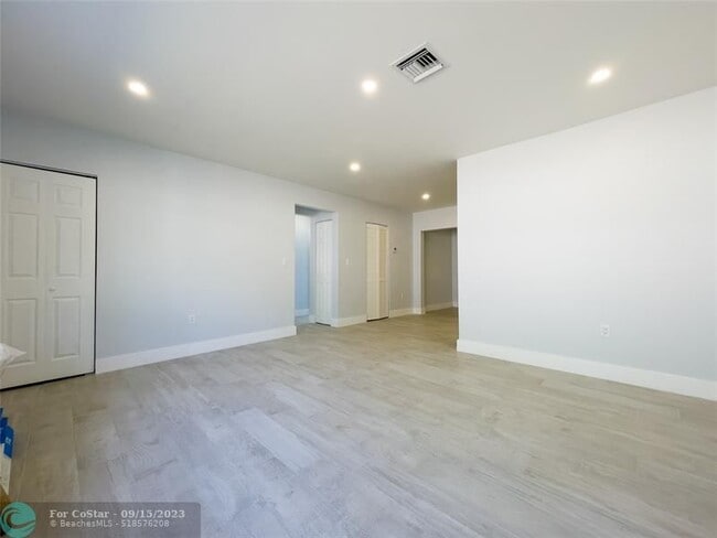 Building Photo - 831-833 SW 7th St