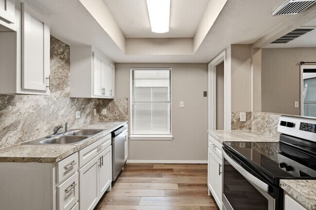 Foto del edificio - 6518/6520 E 90th St Duplex