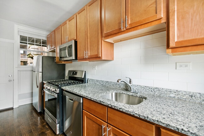 Foto del edificio - 1100 W Glenlake Ave