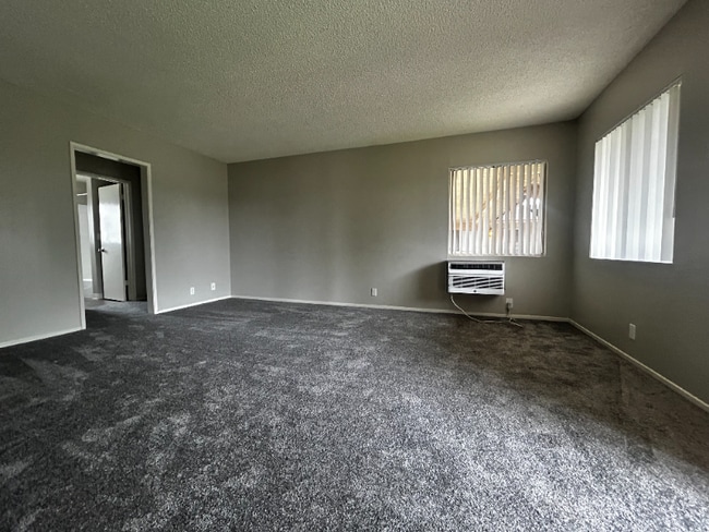 Foto del edificio - 5305 Tyler Ave