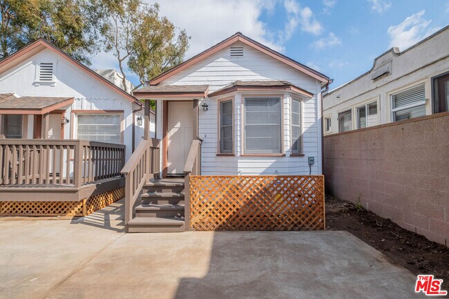 Foto del edificio - 216 N Catalina Ave