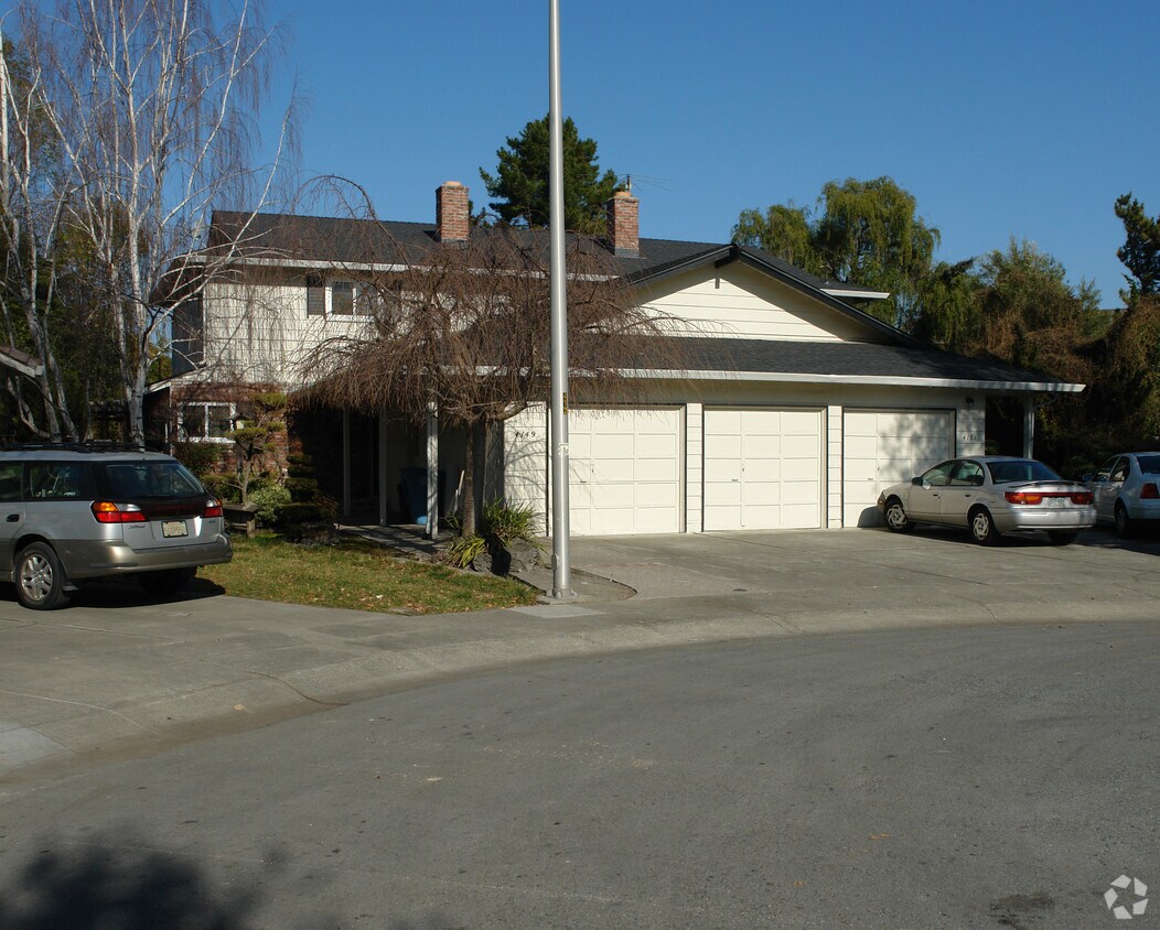 Primary Photo - 4149-4151 Byron St