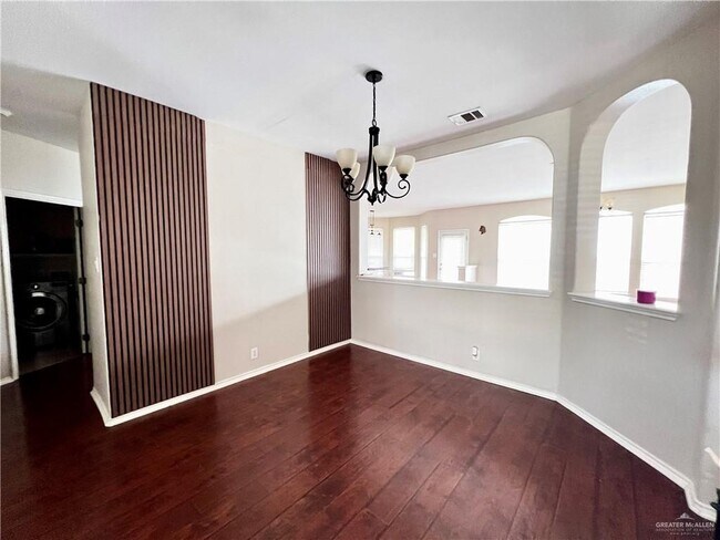 Building Photo - 3304 San Rafael St