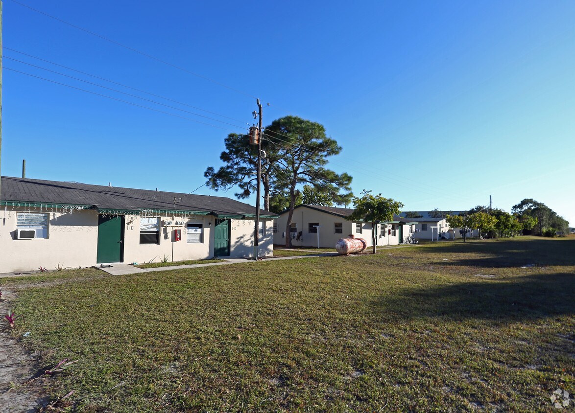 Foto del edificio - 16170 Old US Highway 41