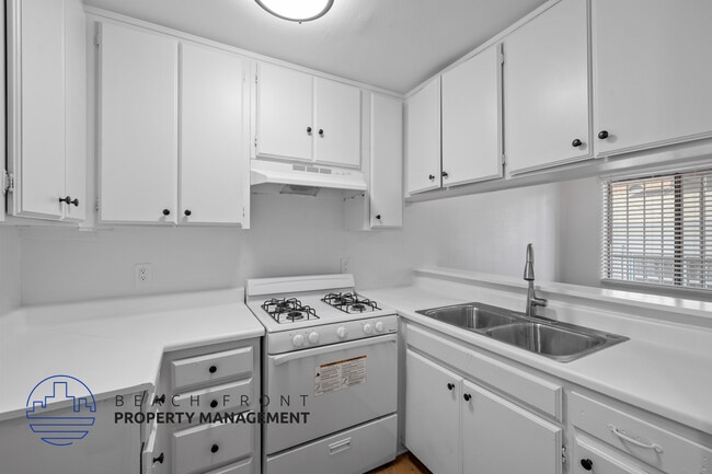Building Photo - 2763 San Marino St.