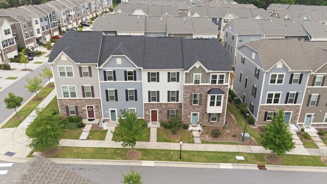 Foto del edificio - 707 Channing Park Cir